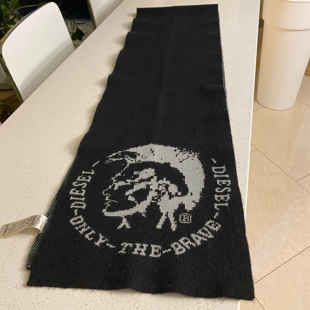 Diesel scarf